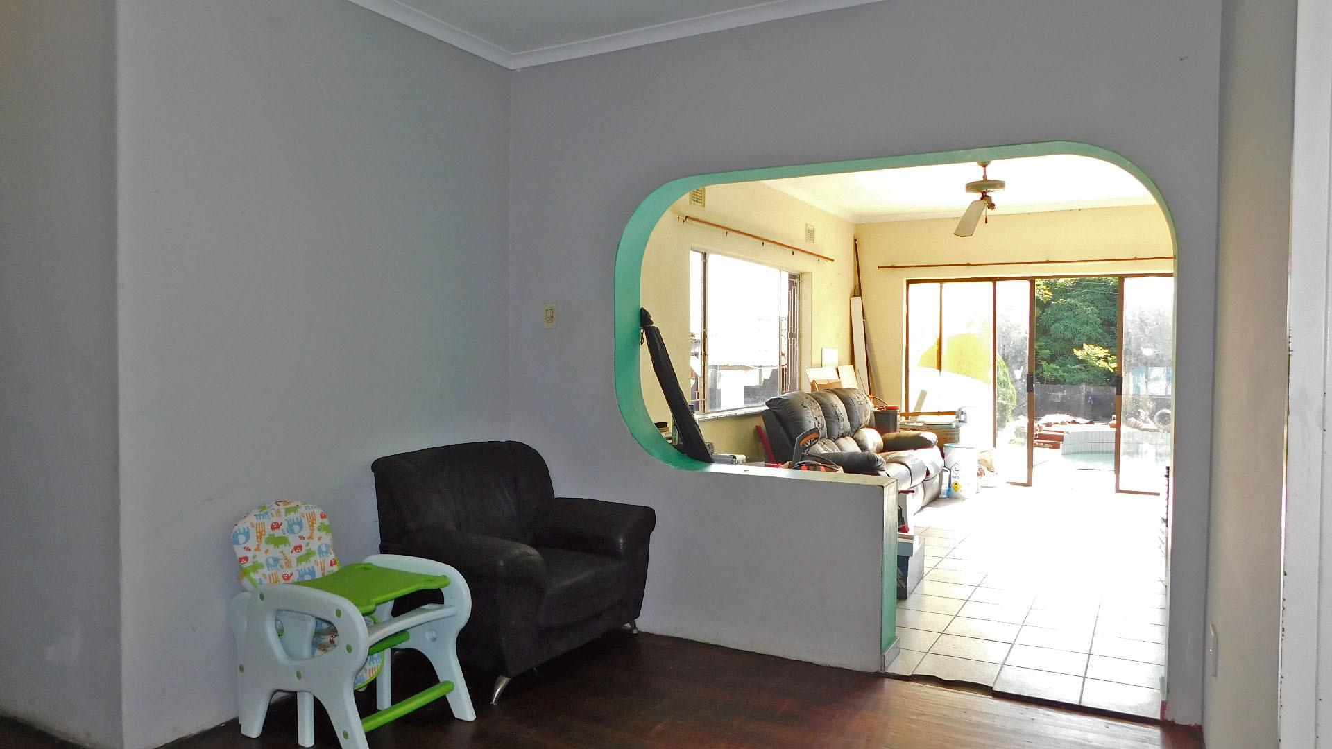 Dining Room - 11 square meters of property in Wentworth 