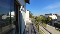 Balcony - 18 square meters of property in Maroeladal