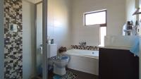 Bathroom 1 - 6 square meters of property in Maroeladal