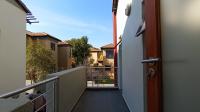 Balcony - 18 square meters of property in Maroeladal