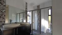 Main Bathroom - 8 square meters of property in Maroeladal