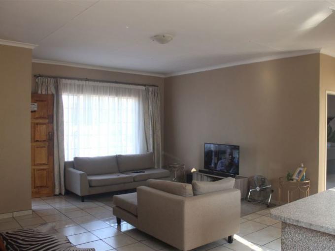 2 Bedroom Apartment for Sale For Sale in Rustenburg - MR611962