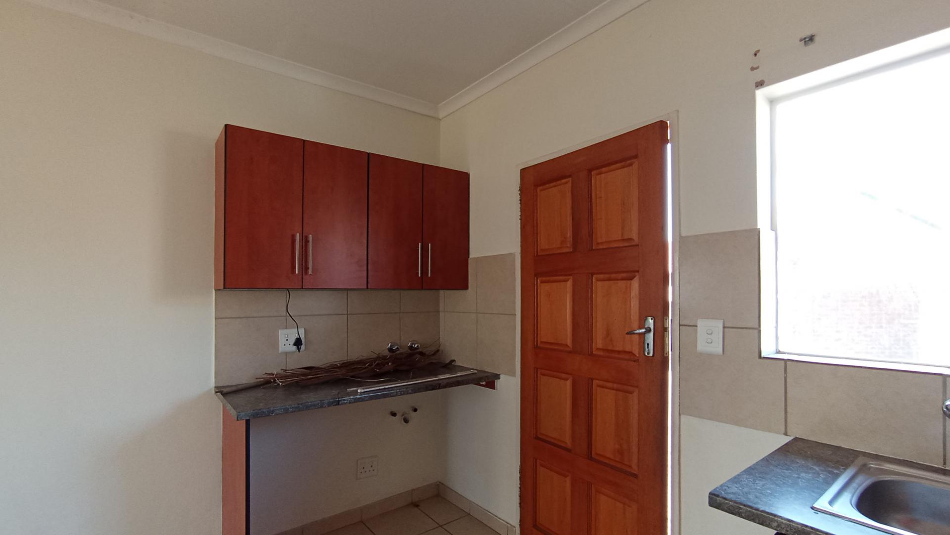 Kitchen - 11 square meters of property in The Orchards