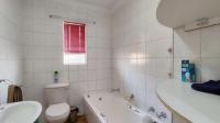 Bathroom 1 - 5 square meters of property in Verwoerdpark