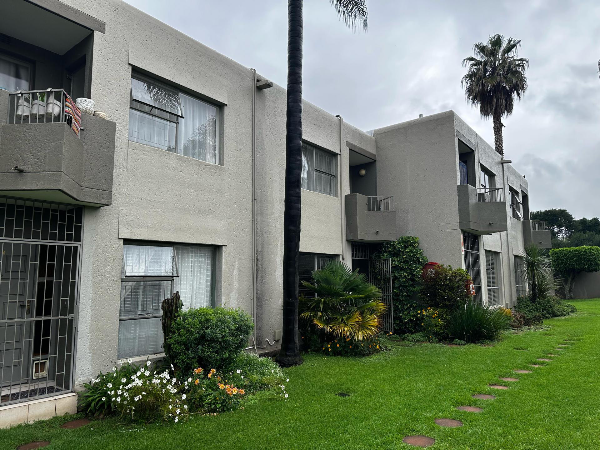 Front View of property in Weltevreden Park