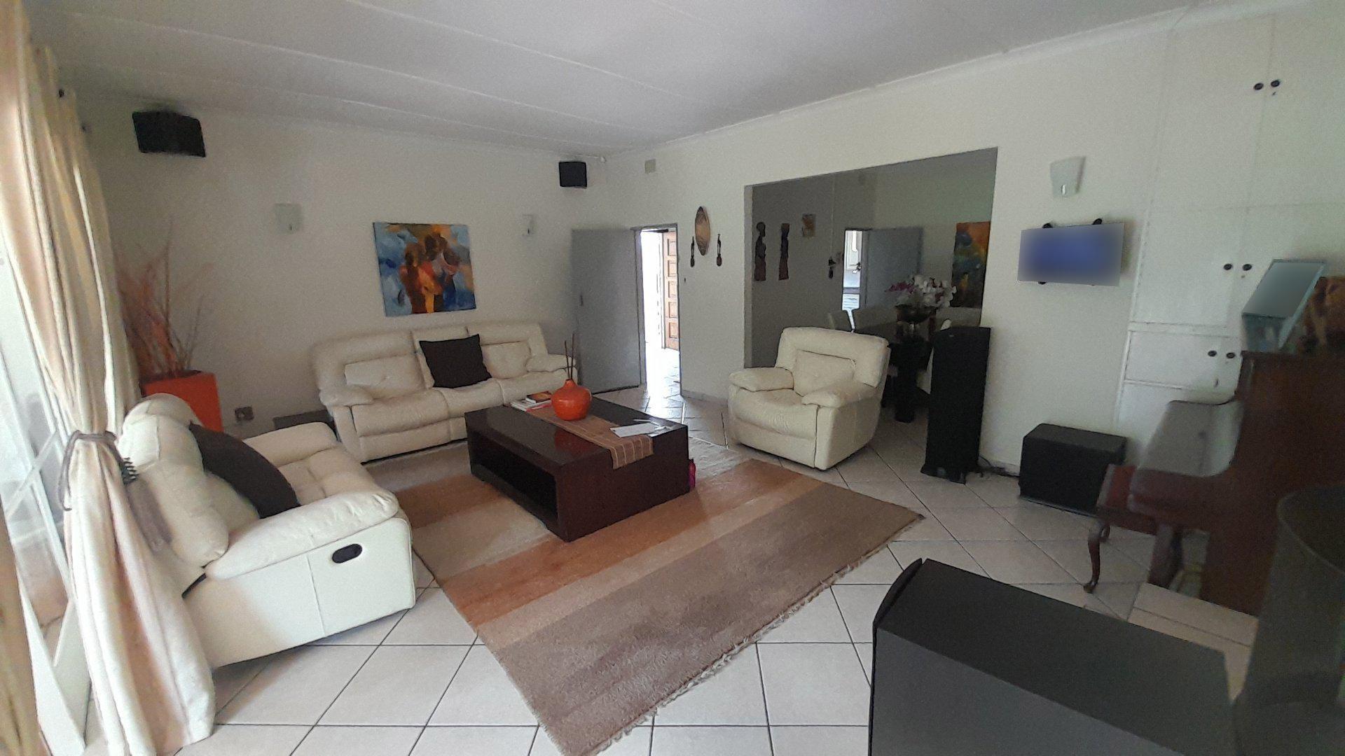 Lounges of property in Ferndale - JHB