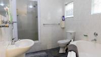 Main Bathroom - 8 square meters of property in Yellowwood Park 