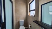 Main Bathroom - 4 square meters of property in Oakdene