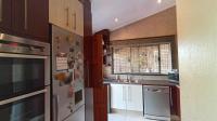 Kitchen - 13 square meters of property in Brackendowns