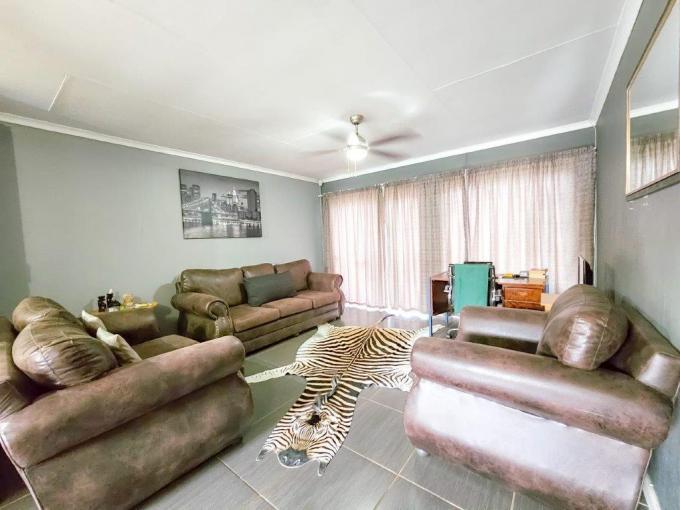 2 Bedroom Sectional Title for Sale For Sale in Rooihuiskraal North - MR614210