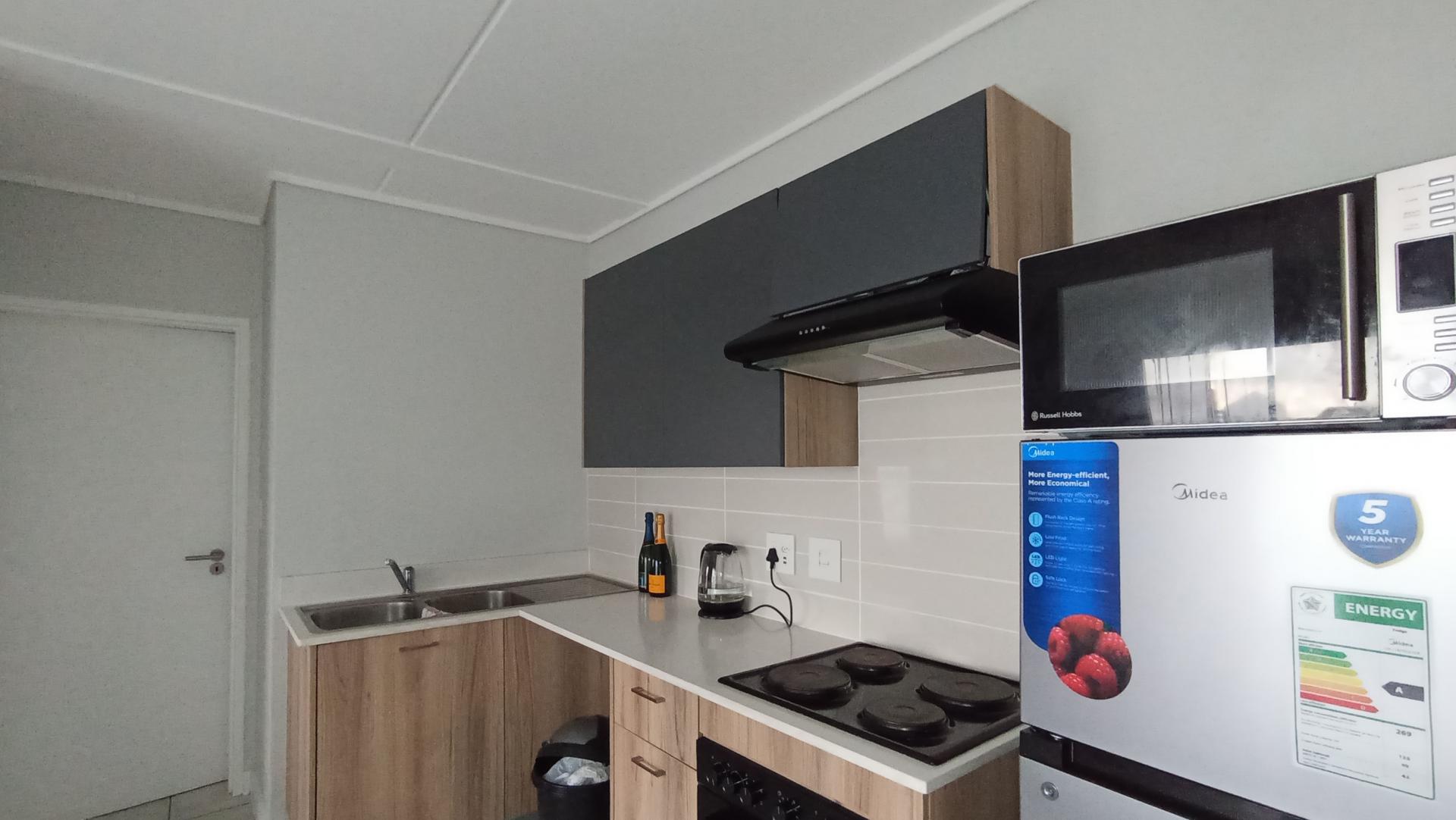 Kitchen - 10 square meters of property in Linbro Park A.H.