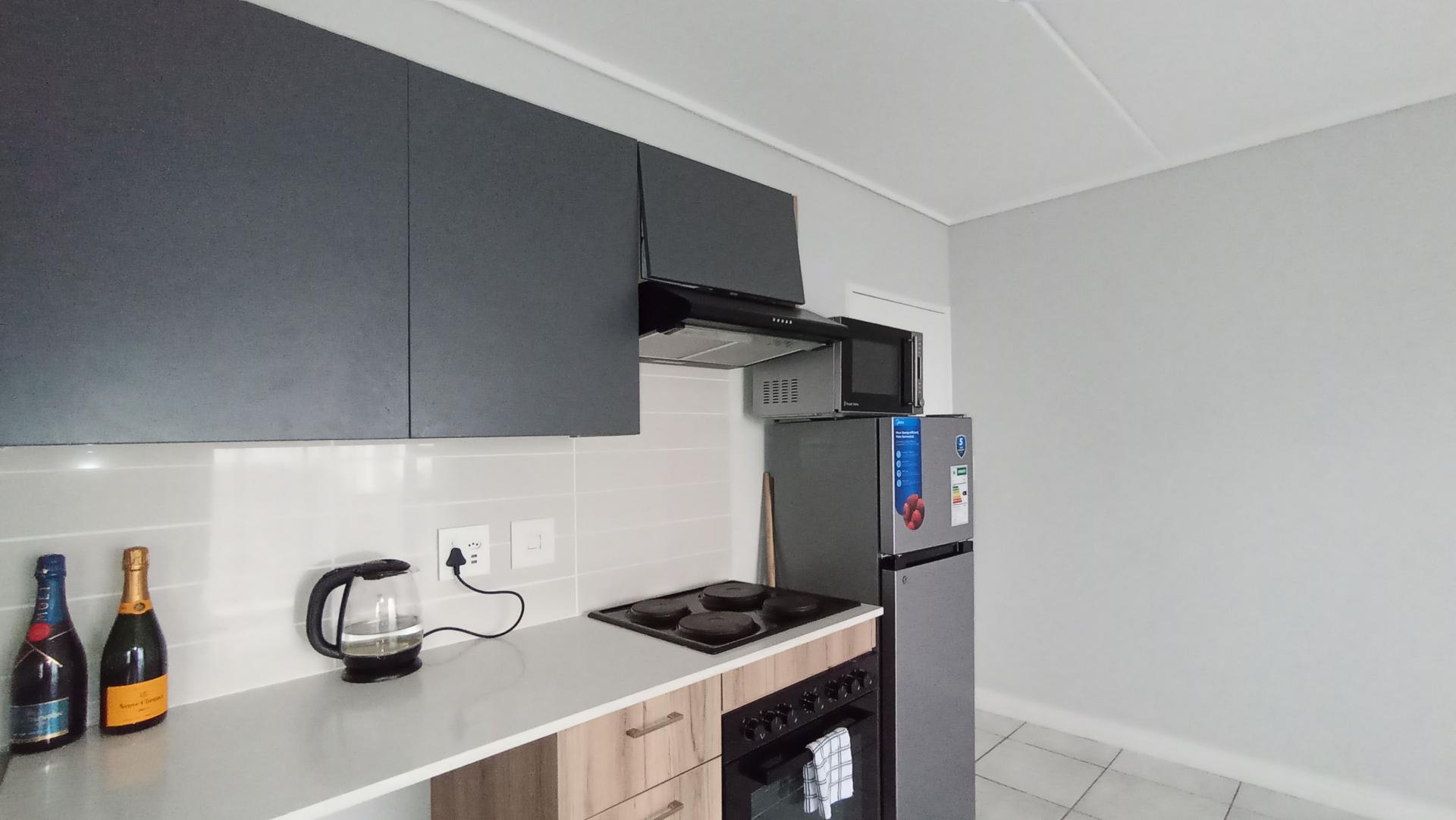 Kitchen - 10 square meters of property in Linbro Park A.H.