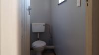 Bathroom 2 - 3 square meters of property in South Hills