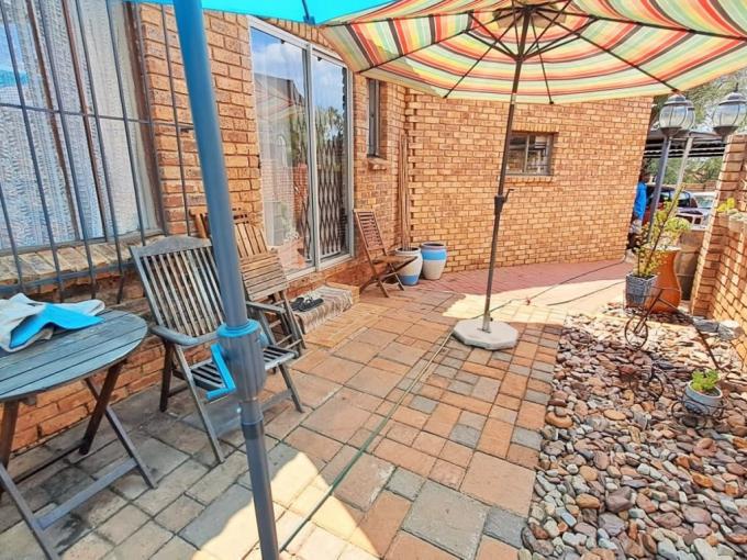 3 Bedroom House for Sale For Sale in Rooihuiskraal - MR616082