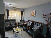 Lounges - 13 square meters of property in Reservior Hills