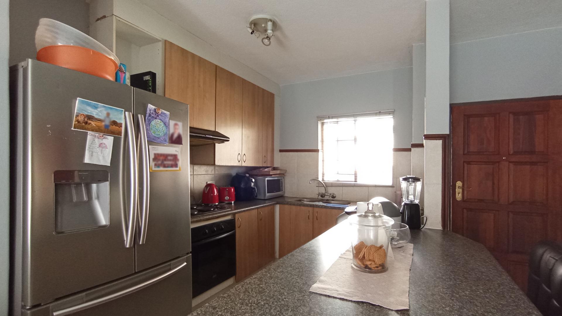 Kitchen - 8 square meters of property in Sagewood