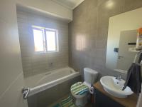 Bathroom 1 of property in Pacaltsdorp