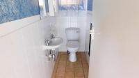 Guest Toilet - 2 square meters of property in Sherwood