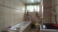 Bathroom 2 - 8 square meters of property in Bosmont