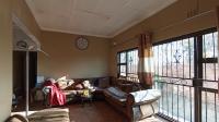 Lounges - 43 square meters of property in Bosmont