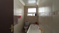 Bathroom 1 - 12 square meters of property in Bosmont