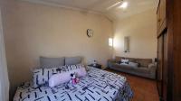 Main Bedroom - 15 square meters of property in Newlands East