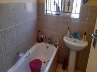 Bathroom 1 of property in Atteridgeville