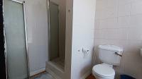 Main Bathroom - 14 square meters of property in Kenridge 