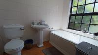 Main Bathroom - 14 square meters of property in Kenridge 