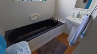 Bathroom 1 - 11 square meters of property in Kenridge 