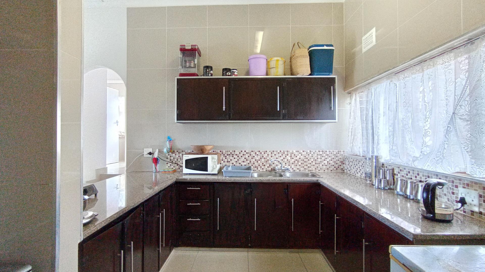 Kitchen - 11 square meters of property in St Micheals on Sea