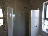 Main Bathroom - 8 square meters of property in St Micheals on Sea