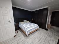 Main Bedroom of property in Dan Pienaar