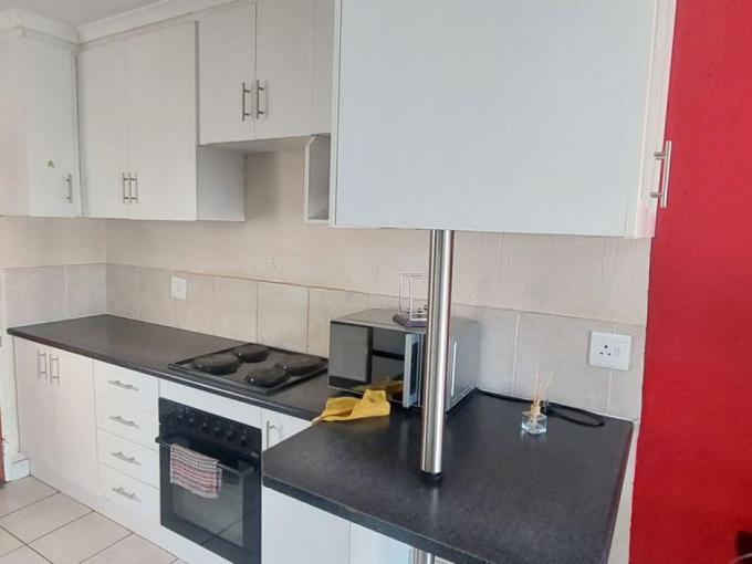 2 Bedroom Simplex for Sale For Sale in Olievenhoutbos - MR618006