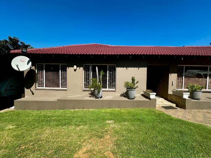 3 Bedroom House for Sale For Sale in Mulbarton - MR618107