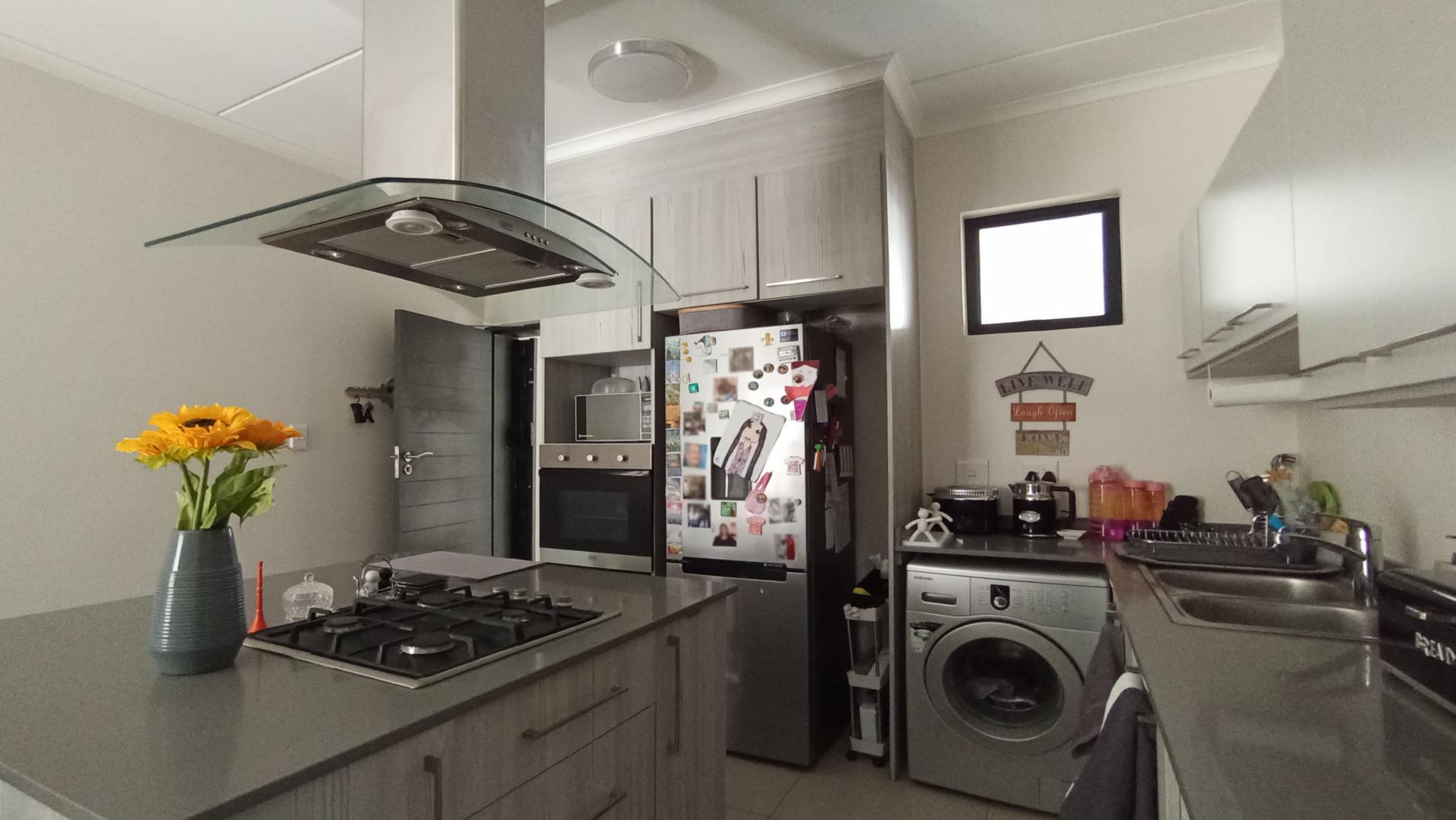 Kitchen - 13 square meters of property in Erand Gardens