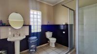 Main Bathroom - 5 square meters of property in Freeway Park