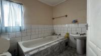 Bathroom 1 - 5 square meters of property in Strydompark