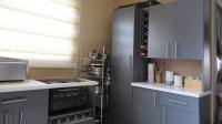 Kitchen - 10 square meters of property in Fleurhof