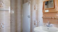 Bathroom 1 - 8 square meters of property in Regents Park