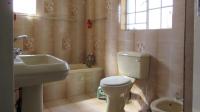 Bathroom 1 - 8 square meters of property in Regents Park