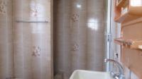 Bathroom 1 - 8 square meters of property in Regents Park