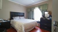 Main Bedroom - 16 square meters of property in Kraaifontein