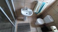 Main Bathroom - 3 square meters of property in Kraaifontein