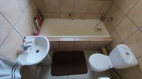 Bathroom 1 - 5 square meters of property in Kraaifontein