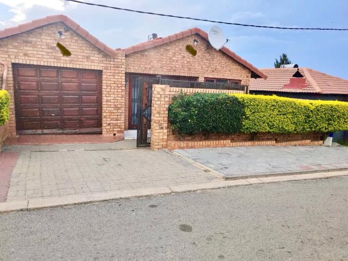 4 Bedroom Freehold Residence for Sale For Sale in Klipfontein - MR619156