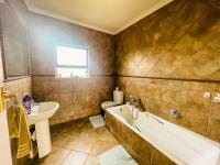 Bathroom 2 - 4 square meters of property in Noordhang