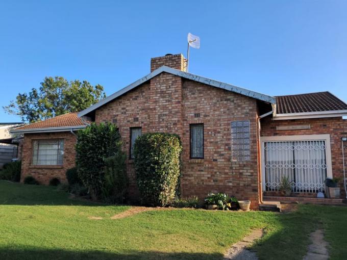 4 Bedroom House for Sale For Sale in Piet Retief - MR619407