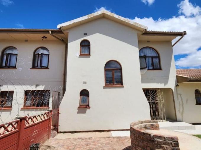 4 Bedroom House for Sale For Sale in Oudtshoorn - MR619967