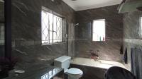 Main Bathroom - 8 square meters of property in Florida Hills